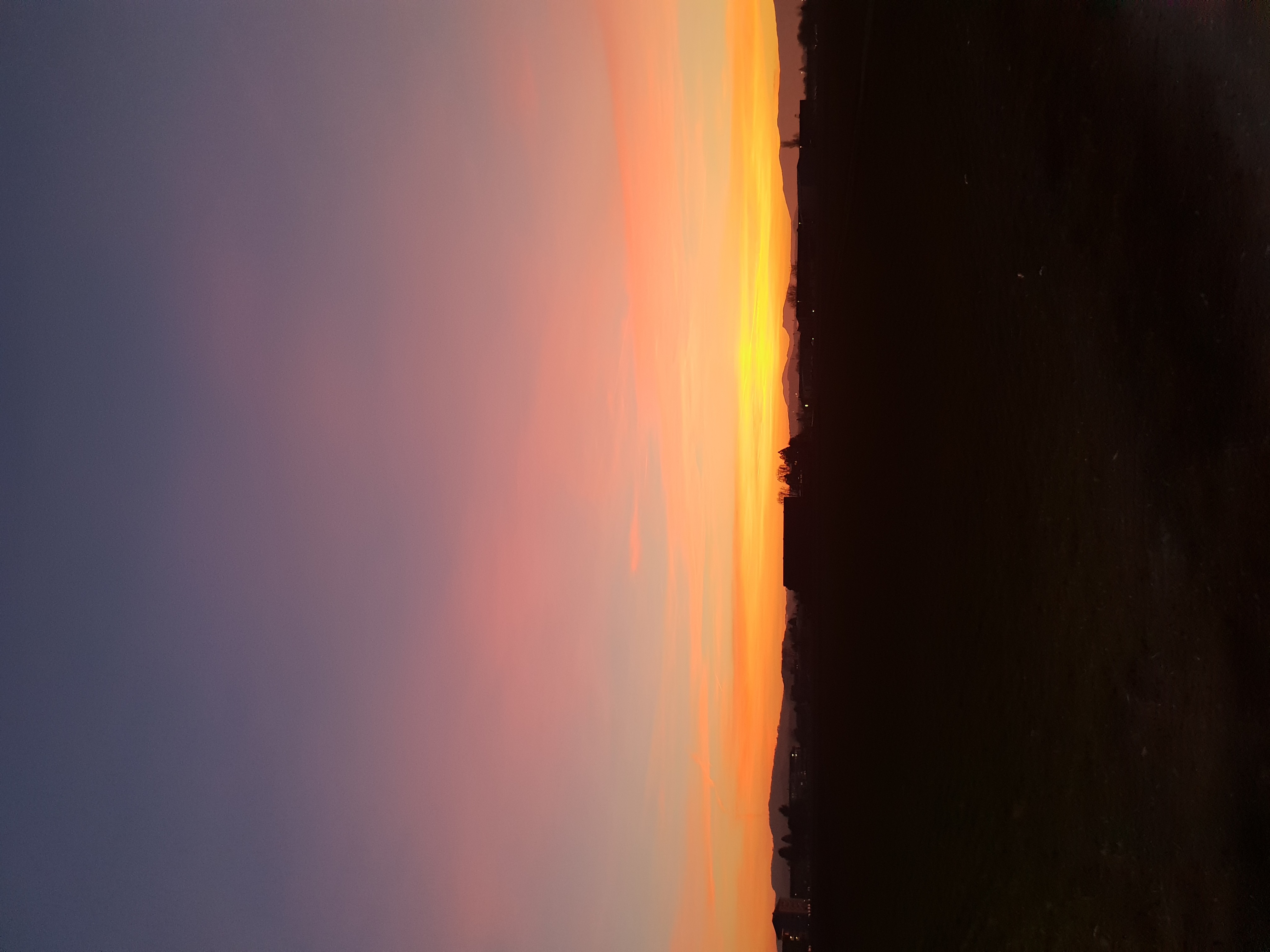 coucher de soleil sur Payerne, canton de Vaud, en Suisse